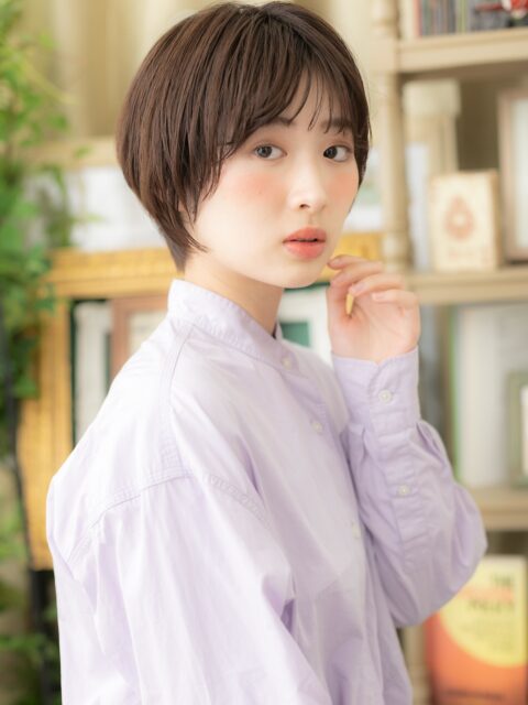 大人可愛いバレイヤージュ前下がりショート20代30代