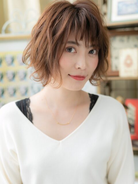 大人可愛い前下がりハイライトミディアム20代30代
