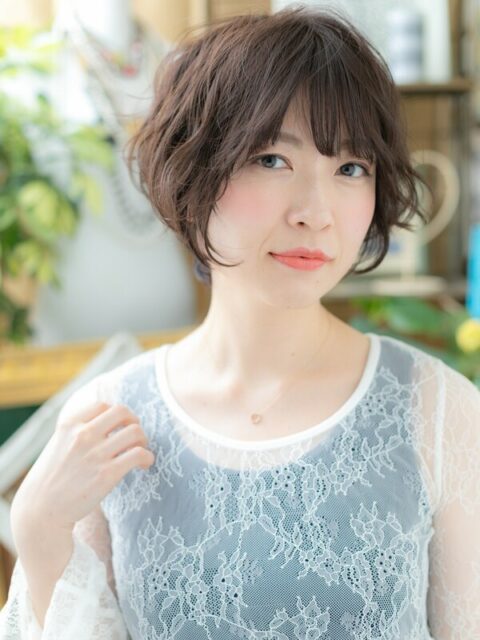 大人可愛いアッシュオリーブ小顔ショート20代30代