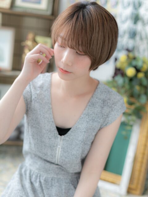 大人可愛いハイライト斜めバングボブ20代30代