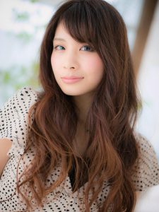 クールにもフェミニンにも...大人の上質カール