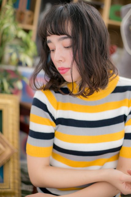 個性派ガールの無造作ミディ