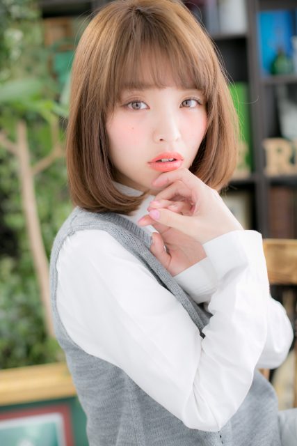 暖色系カラー大人かわいい前下がりロングボブ