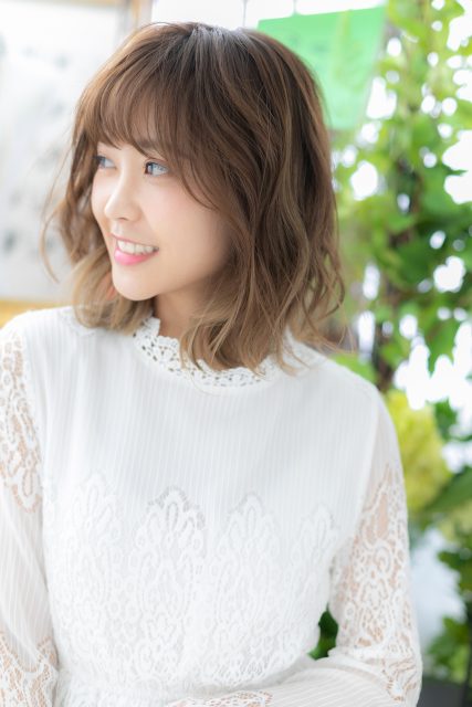 大人ハイライト外国人風小顔鎖骨ミディアム