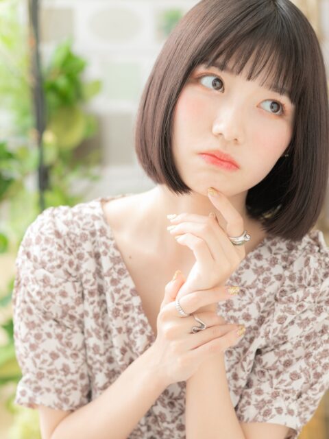 小顔切りっぱなし黒髪大人ボブ30代