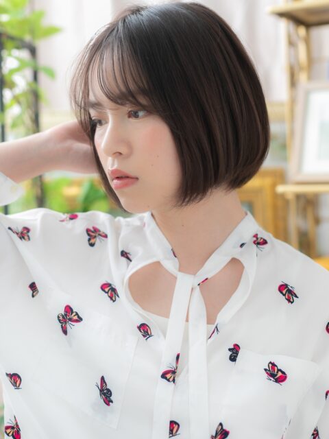 大人可愛いアッシュブラック小顔ボブ20代30代