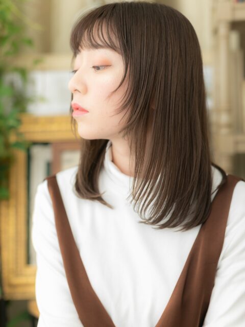 大人可愛い前下がりレイヤーミディ20代