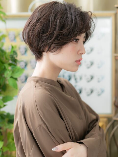 大人可愛いアップバング小顔ショート20代30代