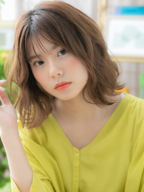 大人可愛いくせ毛風小顔ショート20代30代