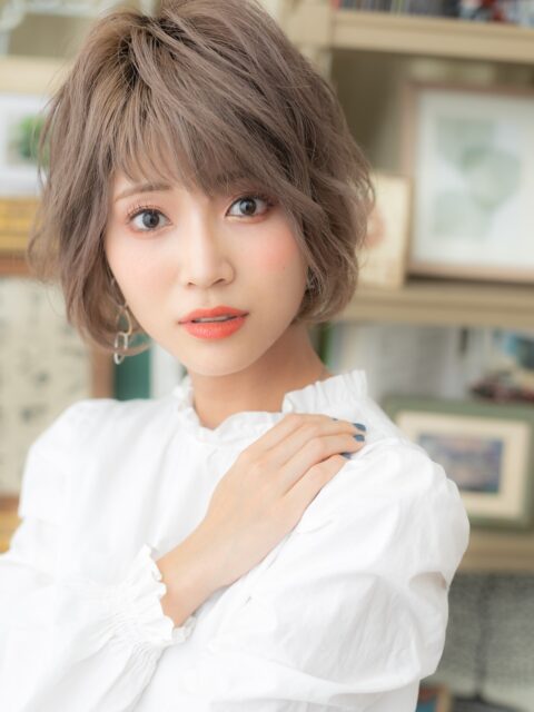 大人可愛いグレーベージュマッシュショート20代30代
