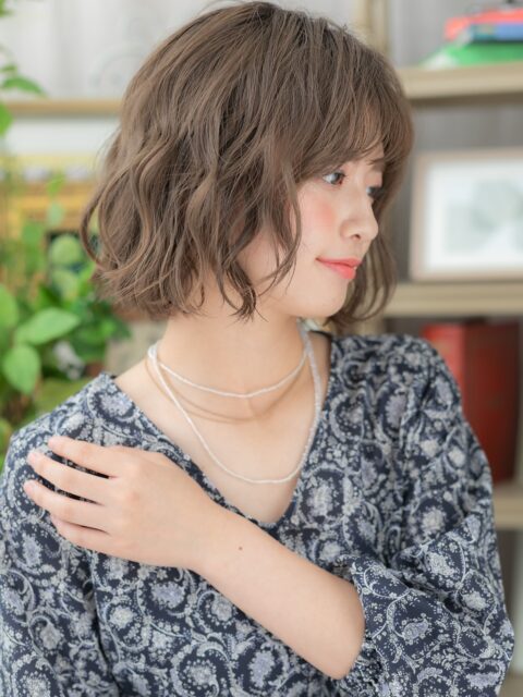 大人可愛いゆるふわ前下がりボブ20代30代