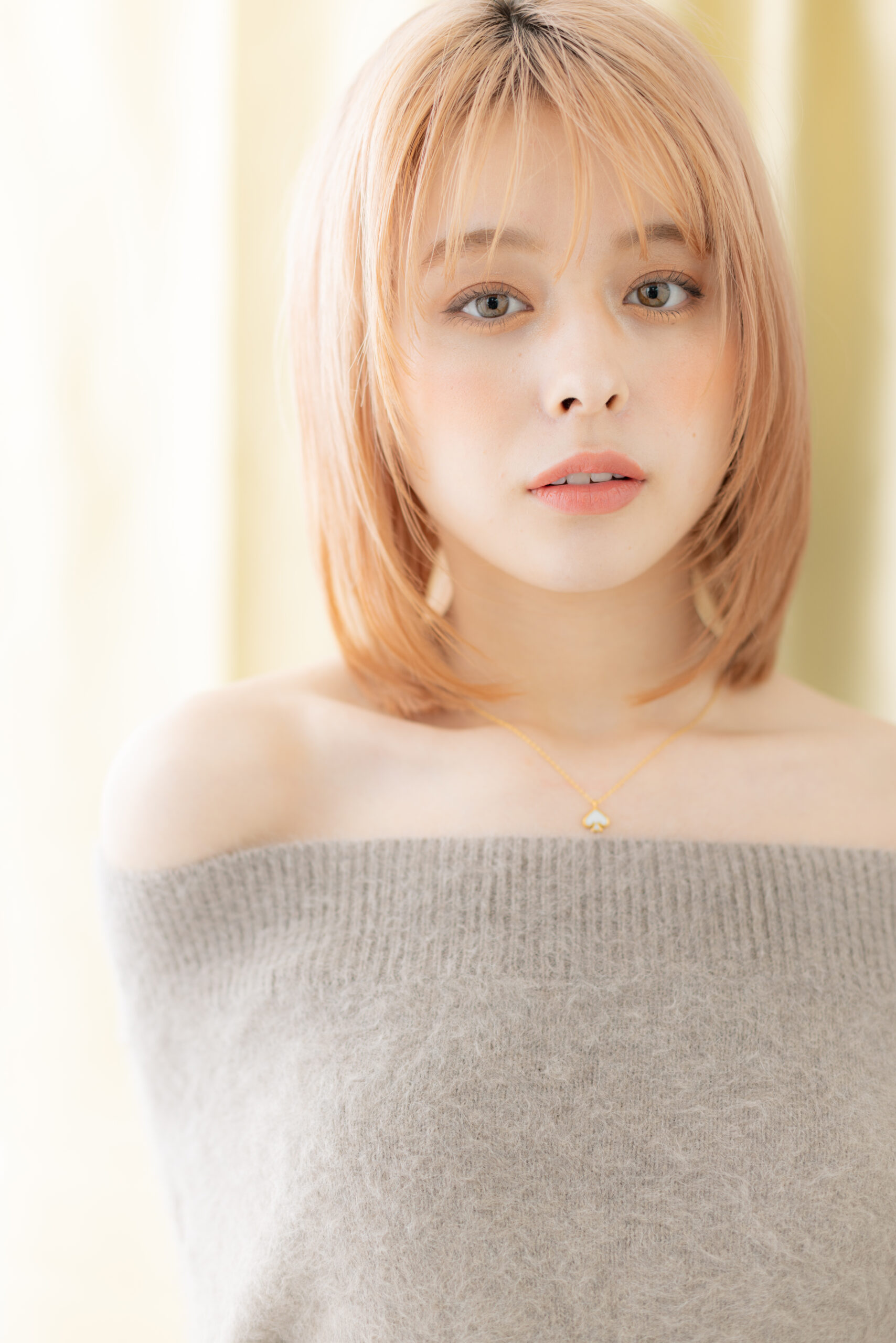 #シースルー／フェザー #フェイスラインレイヤー #ストレート #ひし形（まるみ） #ナチュラル