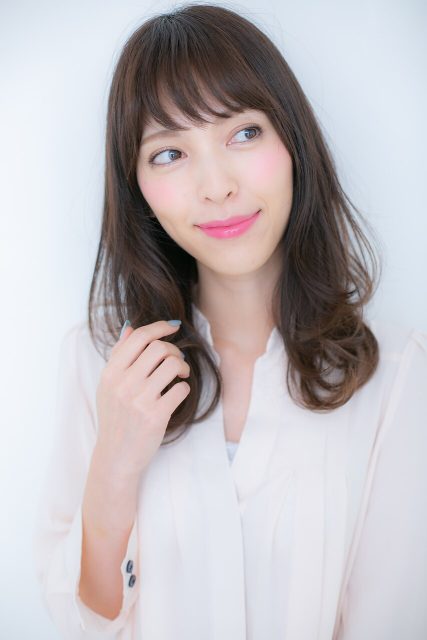 大人可愛い抜け感ヘアグラマラスセミディ20代30代40代