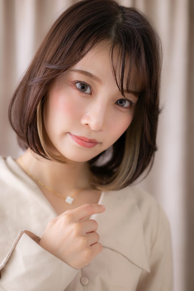 大人かわいいイヤリングカラーストレートボブ立体感 20代30代