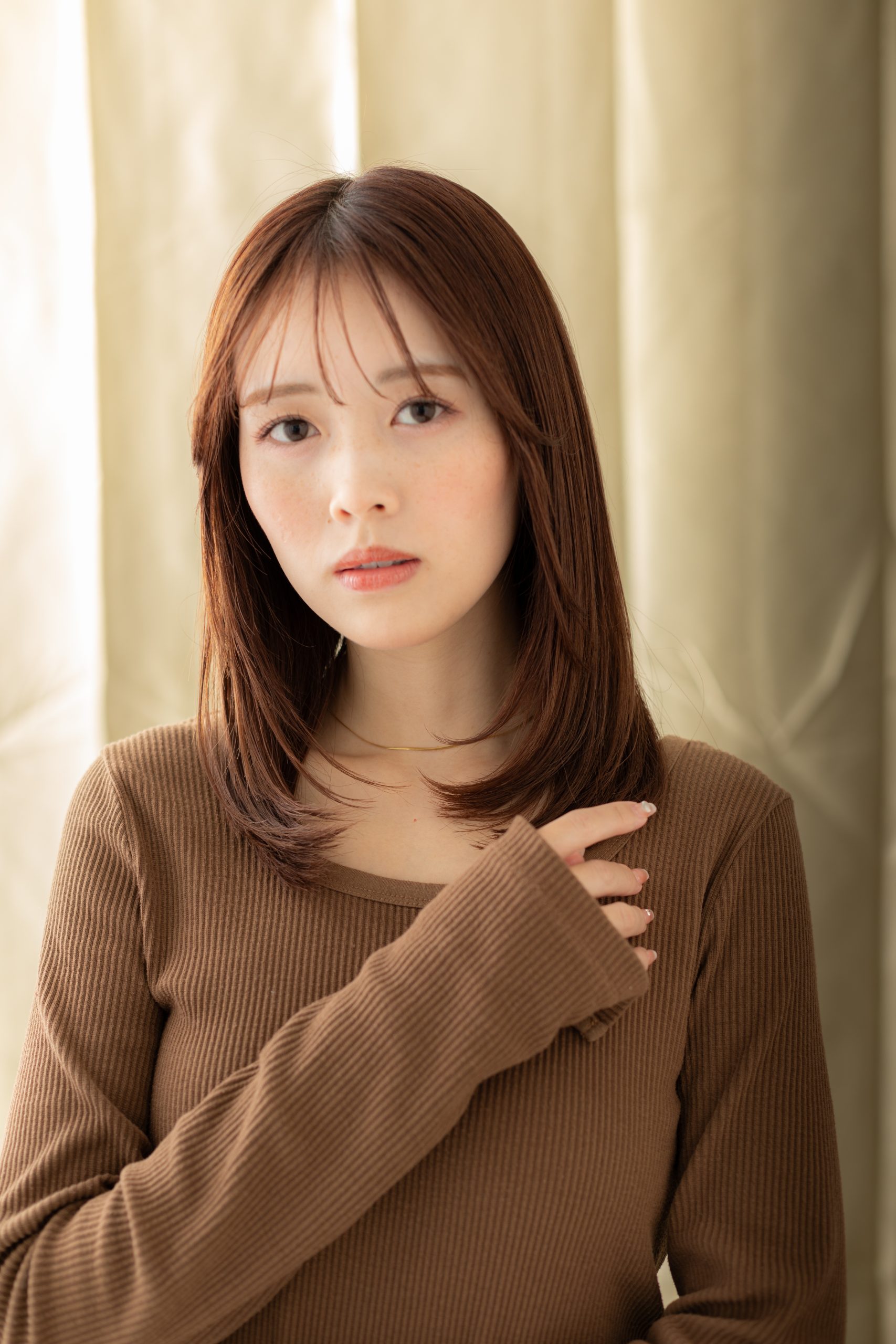 前下がりストレート小顔補正立体カット　20代30代40代