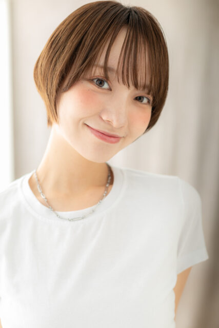 湿気で髪のうねり・広がりが気になる女性必見！梅雨時期におすすめのストレートスタイル6選★
