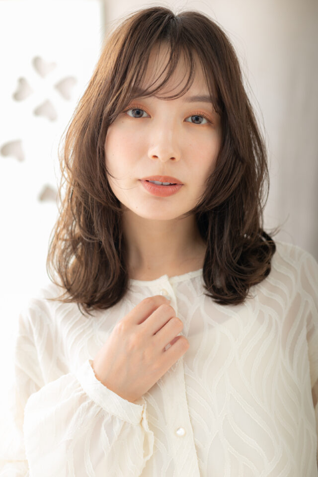 大人可愛いくせ毛風ミディアム20代30代