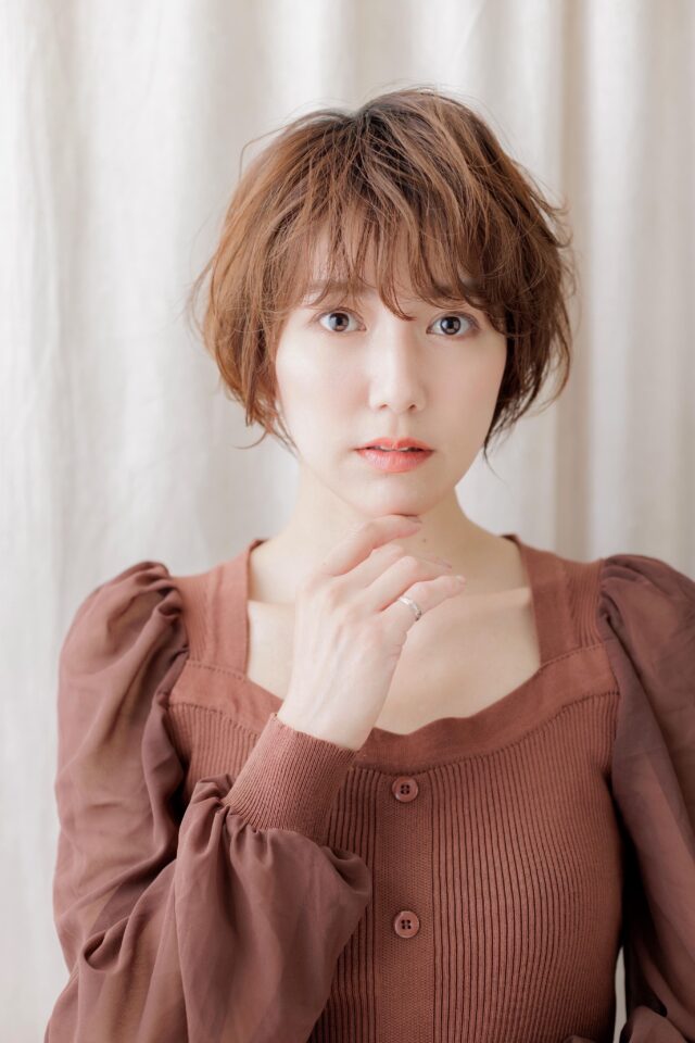 大人可愛いくせ毛風ショート20代30代