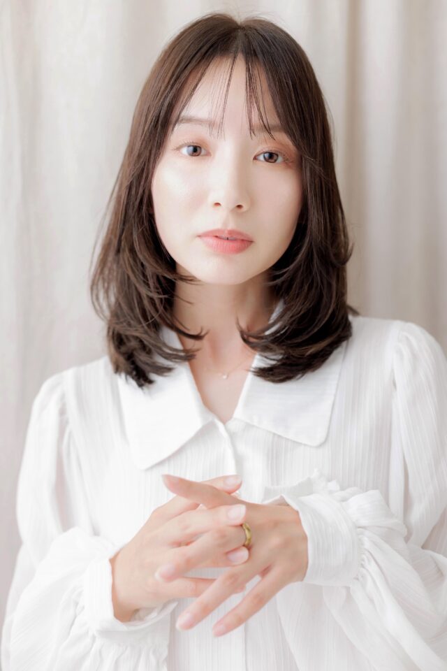 韓国風似合わせミディアムレイヤー20代30代